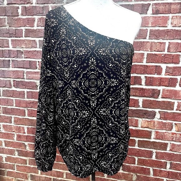 Maurices One Shoulder Medallion Print Lady’s Top, NWOT! Size XL - Picture 5 of 10